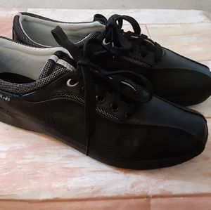 Keds ortholite walking shoes  size 8
